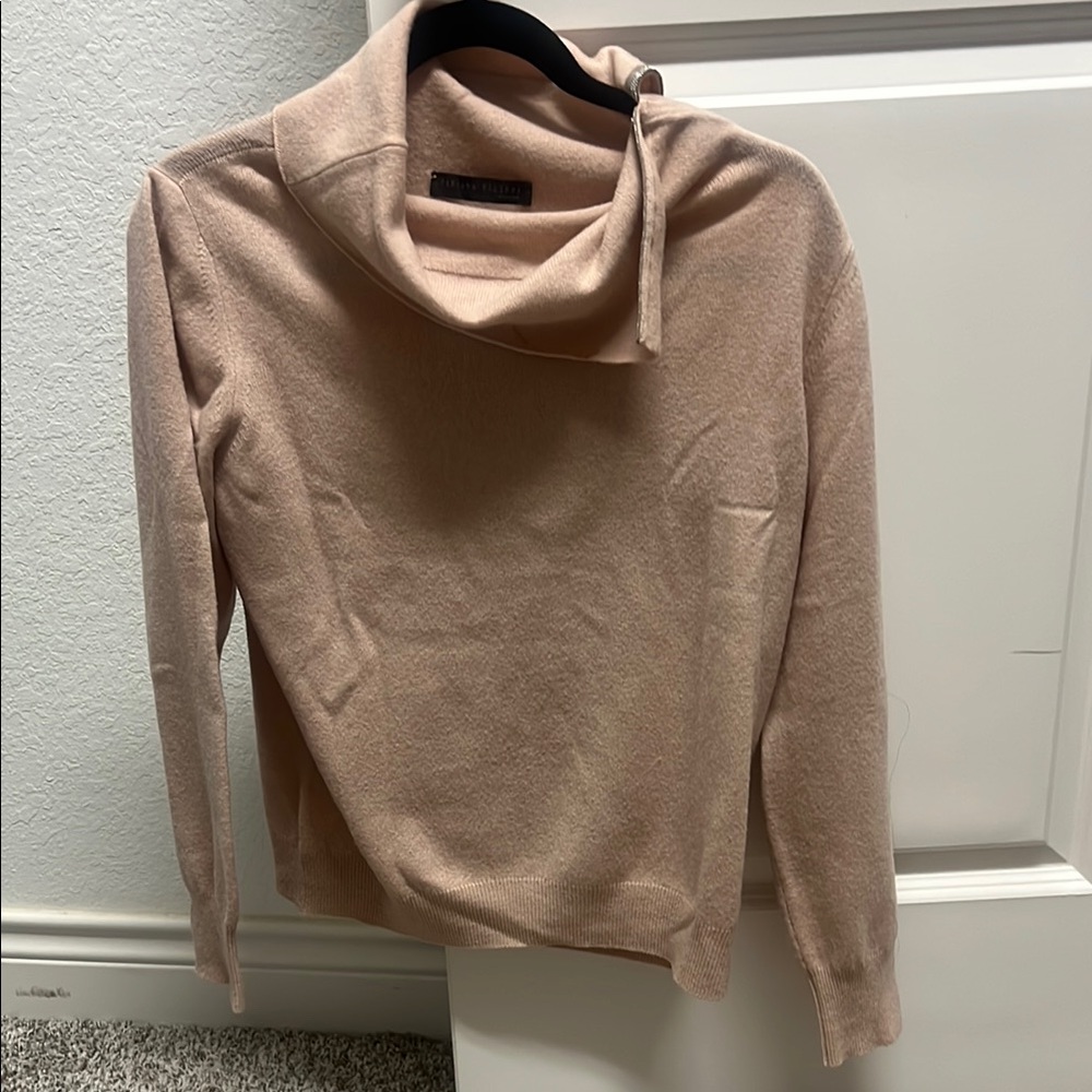 Elegant Women's Sweater in Soft Pink